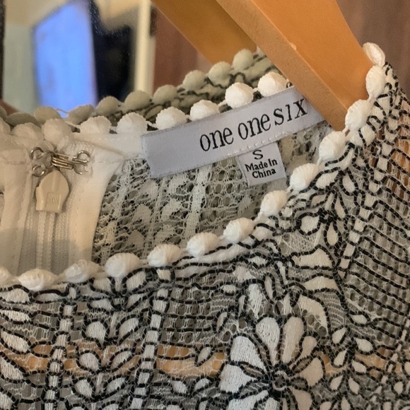 One One Six woman’s dress. Black and white lace size small - Picture 2 of 9